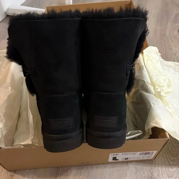 Authentic UGG Bailey Button ll Black Suede Fur Boots - Picture 3 of 7